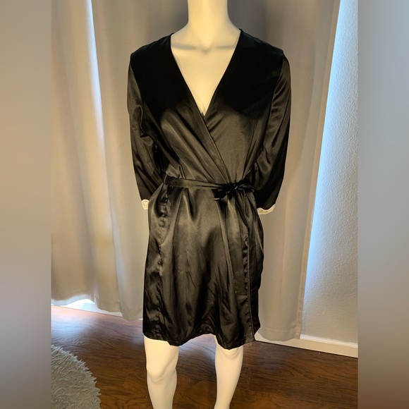 Black silk sheer robe with adjustable tie - Picture 1 of 2